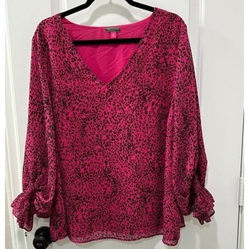 Vince Camuto Women's 2X Hot Pink Leopard Print Blouse Smocked Ruffle Cuff Top